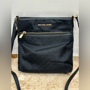 Michael Kors Kempton Messenger Bag. Black